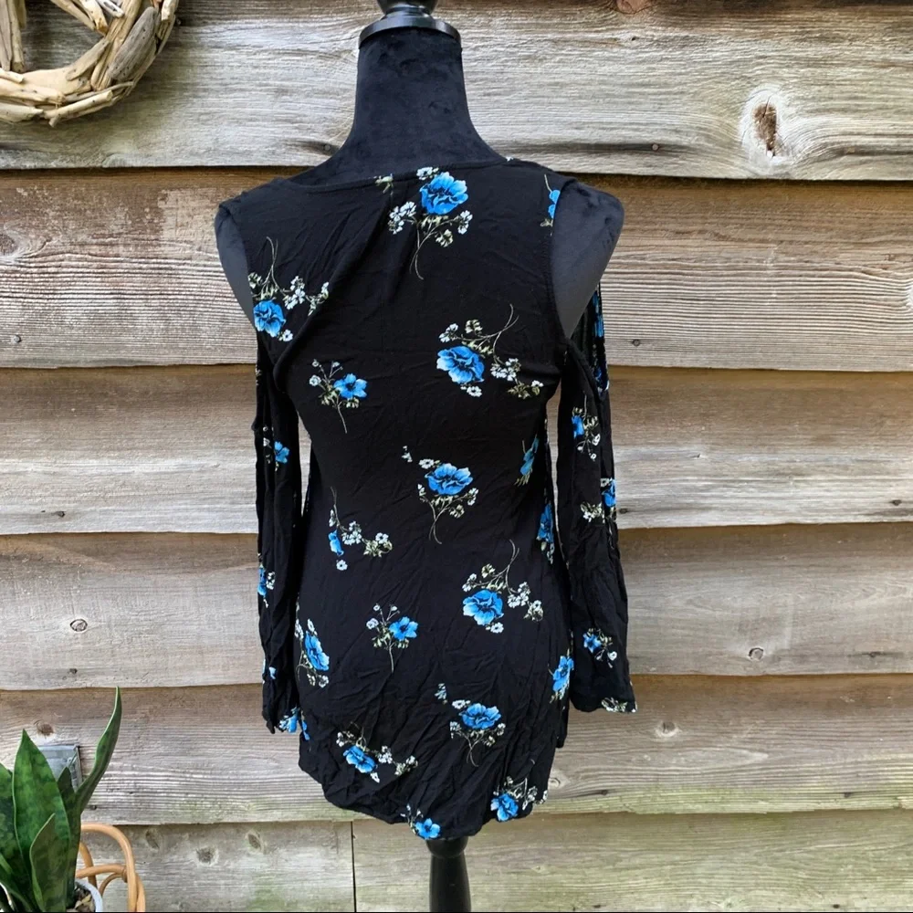 Kendall & Kylie Floral Cold Shoulder Dress Size Small Black Blue - Picture 4 of 9